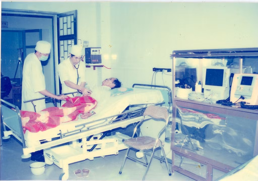 Những ngày đầu thành lập, tuy điều kiện khó khăn mọi mặt nhưng cán bộ, viên chức, người lao động của bệnh viện đã cố gắng, tận tâm, tận lực khám chữa bệnh, chăm sóc sức khỏe cho nhân dân trong tỉnh.
