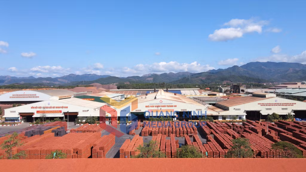 2023-10_Bãi chứa hàng hóa thành phẩm của Công ty CP Gốm Đất Việt. Ảnh: Hoàng Quỳnh