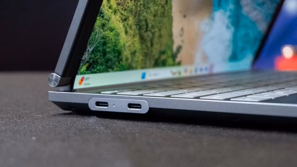 Theo Bloomberg, ThinkBook Plus Gen 6 là một trong loạt laptop mới của Lenovo tại CES 2025. Điểm nhấn trên các sản phẩm gồm trợ lý Microsoft Copilot, Lenovo AI Now và chip xử lý Intel Core Ultra thế hệ mới nhất. Ảnh: The Shortcut.