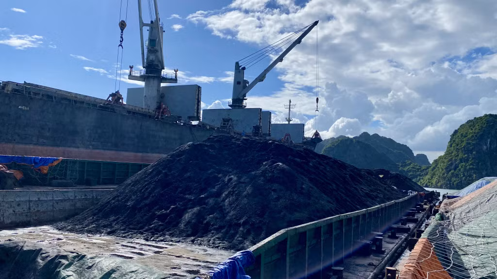 Than nhập khẩu có chiều hướng giảm là một trong những khó khăn ảnh hưởng đến nguồn thu NSNN của ngành Hải quan Quảng Ninh trong năm 2025.