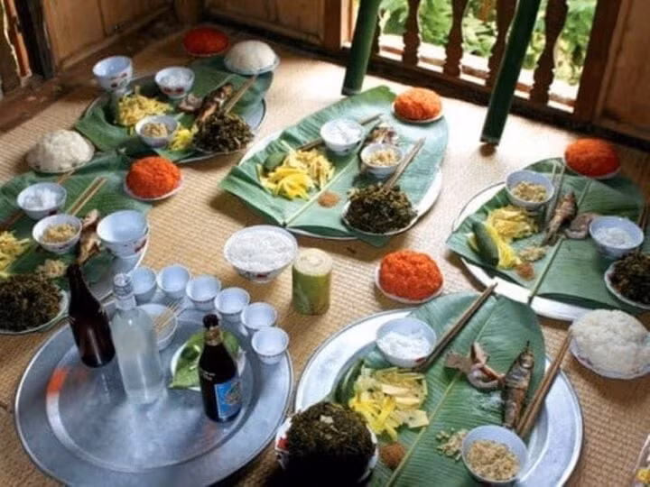 Mâm cơm truyền thống của người H’Mông vào dịp Tết. (Ảnh: Thảo Ly)