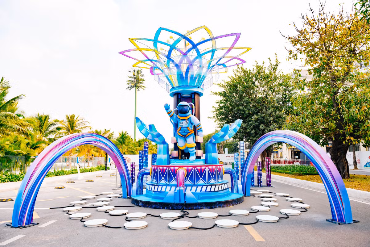 Tác phẩm Đôi cánh tương lai (Wings of Future) giành giải khuyến khích. Thay vì chọn các dấu ấn văn hóa truyền thống, nghệ nhân ShuiXiu Gong (nghệ danh Coco) của Trung Quốc lại lựa chọn kết hợp công nghệ vũ trụ hiện đại với tinh hoa của truyền thống phương Đông, thể hiện dấu ấn công nghệ trong cuộc sống. Từ 2018 đến nay, ShuiXiu Gong luôn có mặt trong top đầu các nghệ nhân được đặt hàng nhiều nhất ở những festival đèn lồng lớn nhất thế giới.