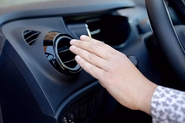 Khởi động liên tục để làm ấm máy là thói quen không tốt cho ô tô. (Ảnh: Cartimes)