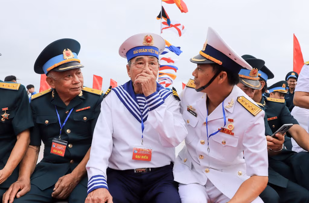 60 năm trôi qua nhưng những anh hùng liệt sĩ vẫn sống mãi trong lòng đồng đội và nhân dân Việt Nam,
