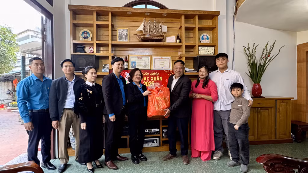 Công đoàn Than Cao Sơn chúc Tết gia đình công nhân Phạm Ngọc Dân, Công trường Khoan.