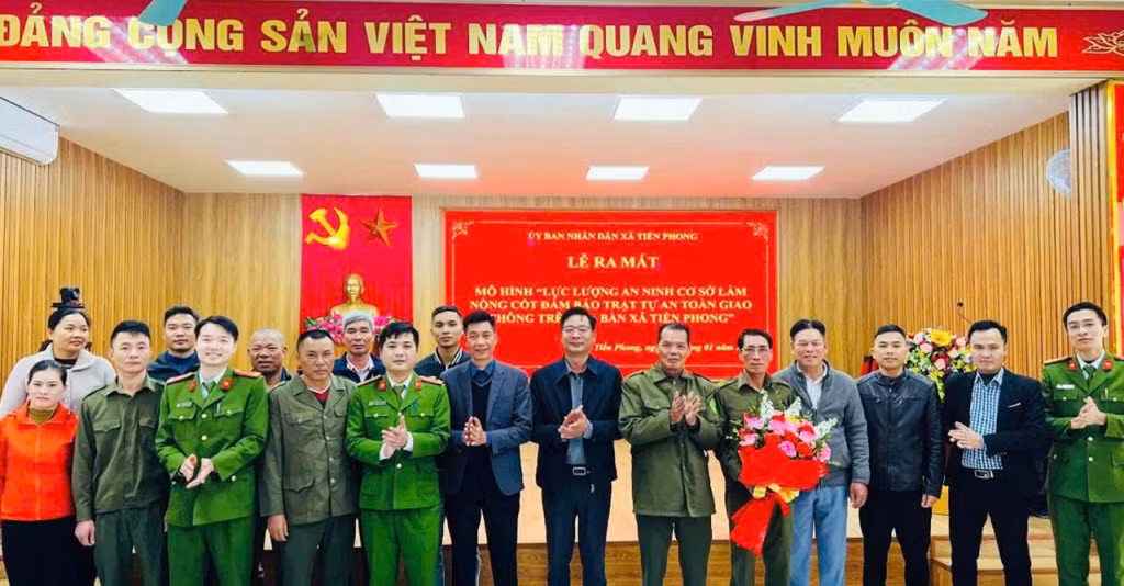 Xã Tiền Phong ra mắt mô hình: Lực lượng an ninh cơ sở làm nòng cốt đảm bảo ANTT, ATGT trên địa bàn xã, tháng 1/2025. Ảnh cơ sở cung cấp