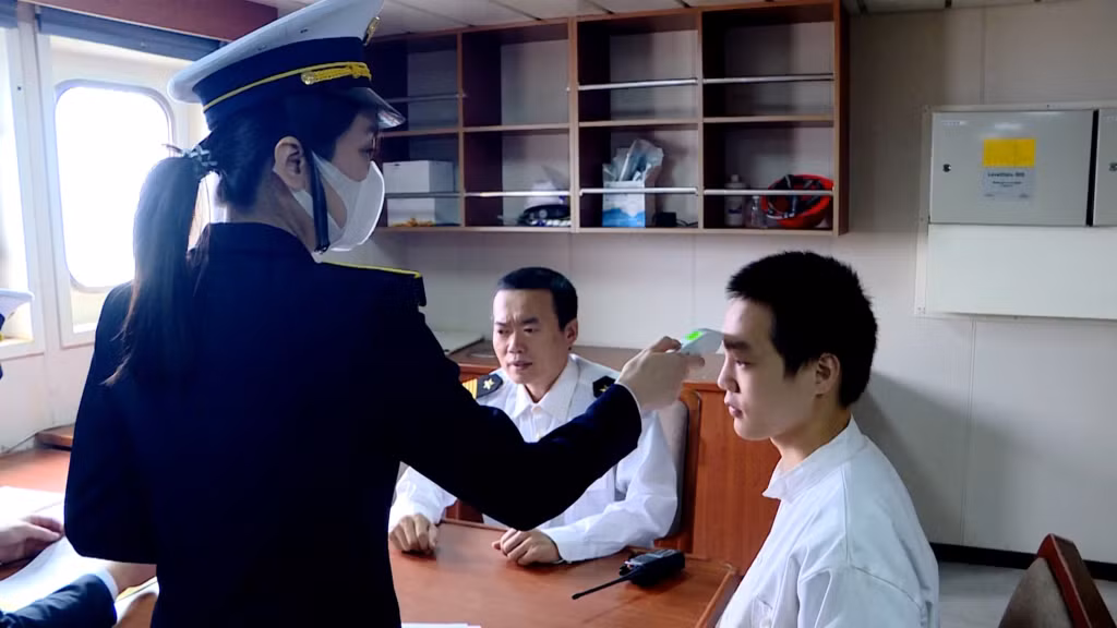 Kiểm dịch y tế quốc tế đối với các tàu hàng quốc tế.