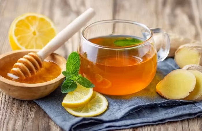 Để giải rượu, bạn có thể uống nước gừng hoặc trà gừng. (Ảnh minh hoạ)
