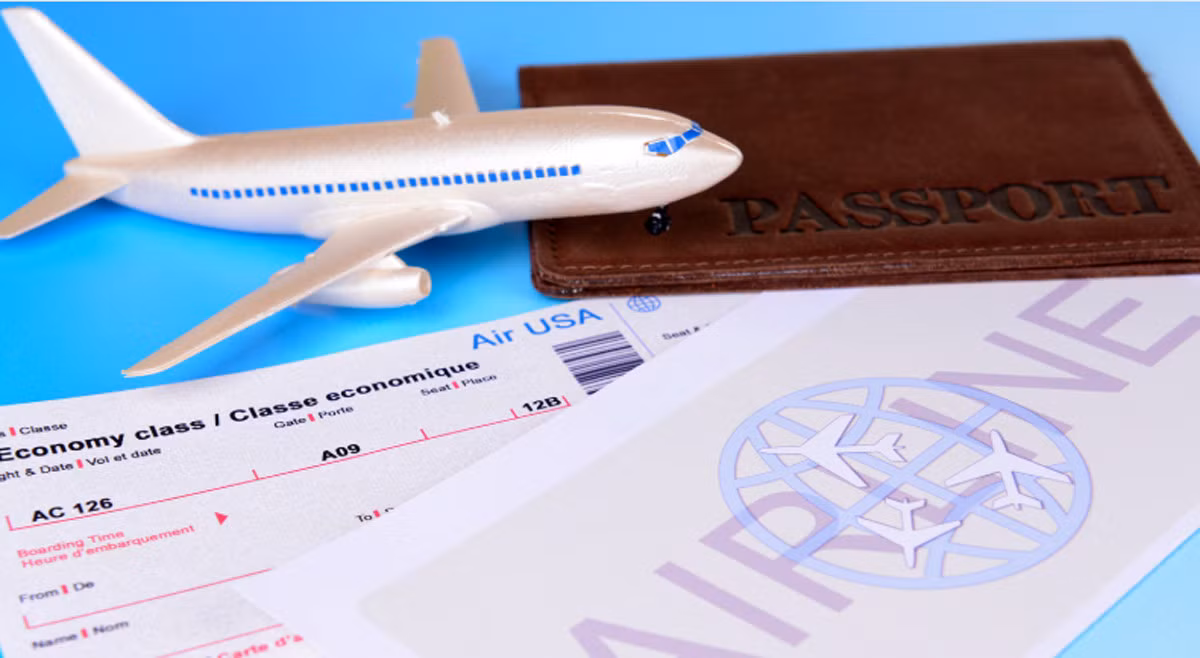 Khi có nhu cầu mua vé máy bay, vé xe dịp Tết, người dân cần đặt vé qua các kênh chính thức của hãng hàng không hoặc nhà xe. Ảnh minh họa: Cục An toàn thông tin