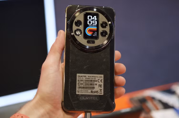 Loạt smartphone độc lạ tại CES 2025 ảnh 2
