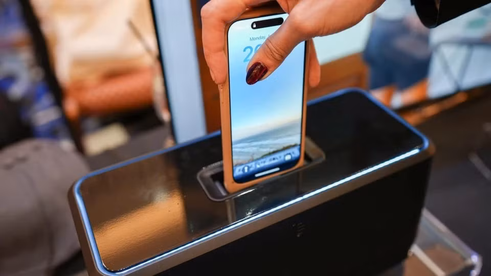 Do sử dụng thiết kế cơ học, Swippitt hoạt động với các loại smartphone có ốp lưng tương thích, hiện chỉ có iPhone 14 trở lên nhưng sẽ bổ sung Samsung Galaxy S vào cuối năm.