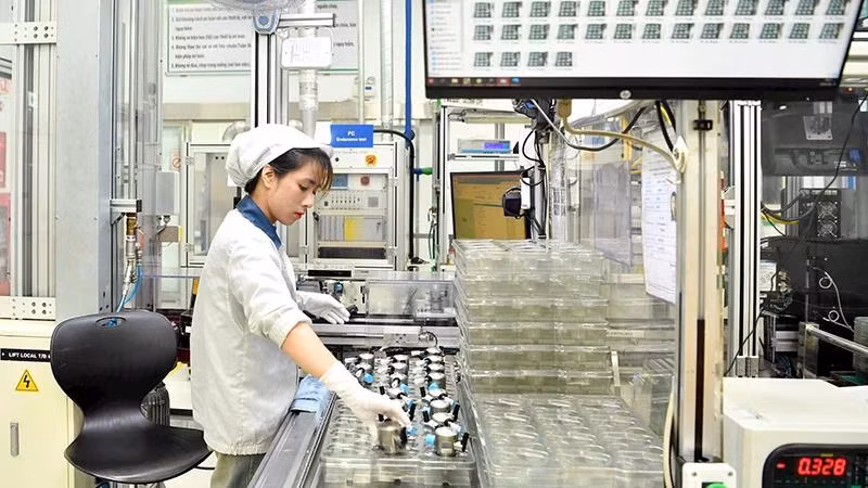 Dây chuyền sản xuất các sản phẩm cảm biến thông minh, thân thiện với môi trường của Công ty TNHH Hyundai Kefico Việt Nam, vốn đầu tư Hàn Quốc tại Khu công nghiệp Đại An II, tỉnh Hải Dương. (Ảnh ĐĂNG ANH)