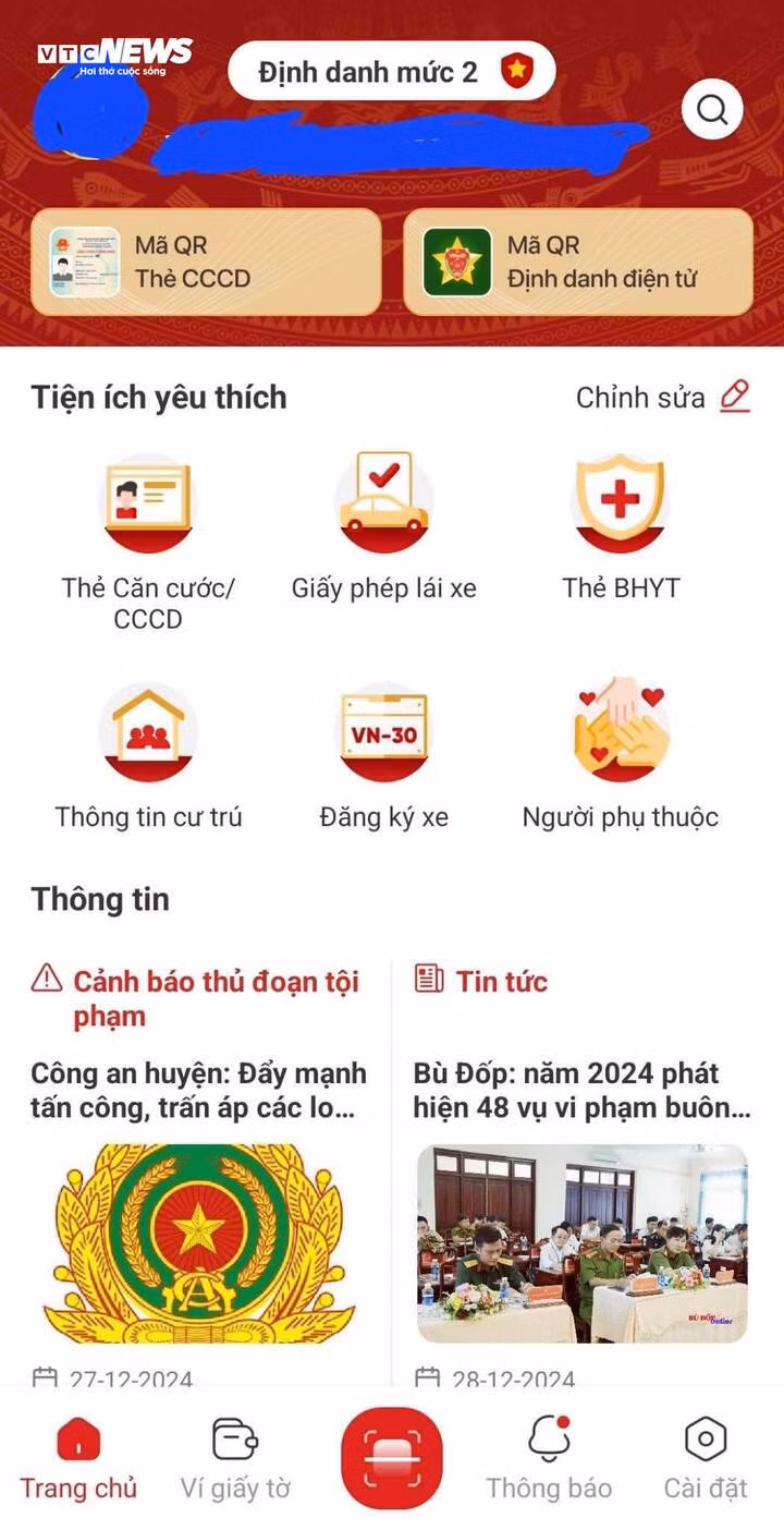 Màn hình chính ứng dụng VNeID có các tiện ích yêu thích tích như Giấy phép lái xe. Hoặc tại tab chính có ứng dụng Ví giấy tờ. (Ảnh chụp màn hình)