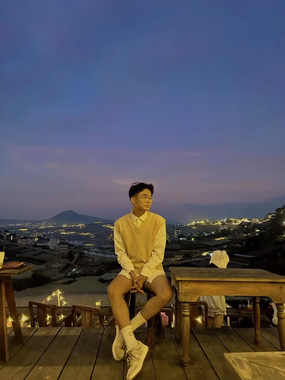 Ngọc Hậu chọn đi Đà Lạt bằng xe giường nằm, chịu cơn say xe để tiết kiệm chi phí. Ảnh: NVCC.