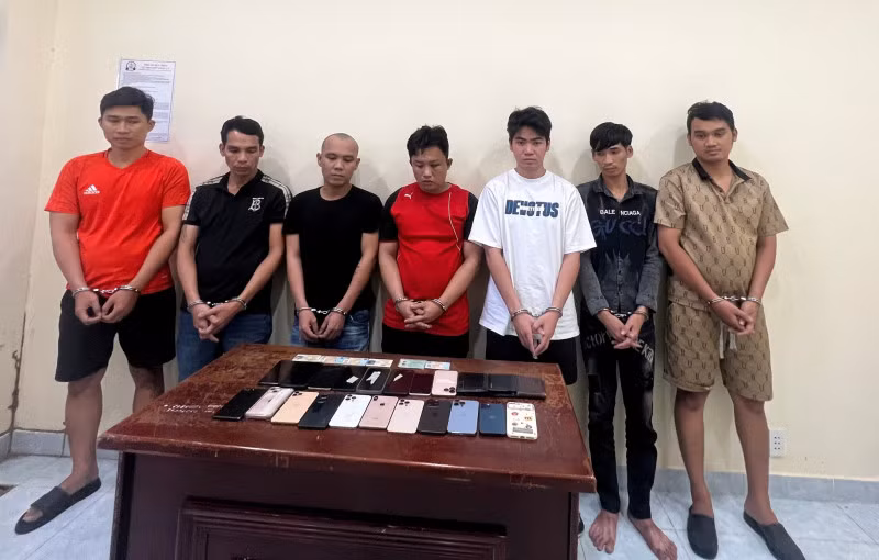7 đối tượng và tang vật.