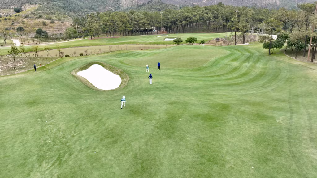 Sân golf Silk Path Đông Triều.