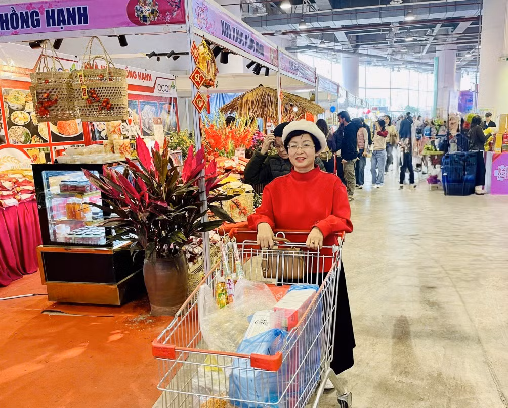 Đa phần người dân đến tham quan mua sắm tại Hội chợ đều bày tỏ sự hài lòng về chất lượng cũng như sự phong phú của các sản phẩm OCOP.