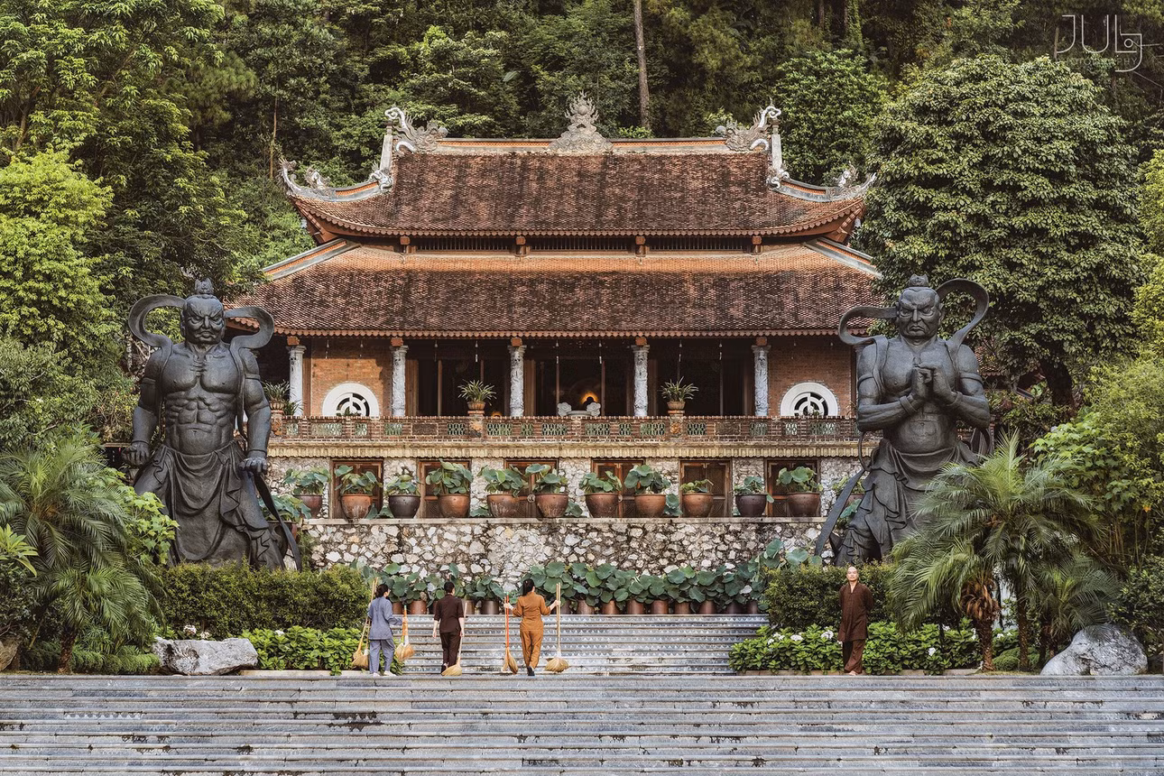 Những ngôi chùa đẹp, linh thiêng hút khách du xuân đầu năm 2025 ảnh 1