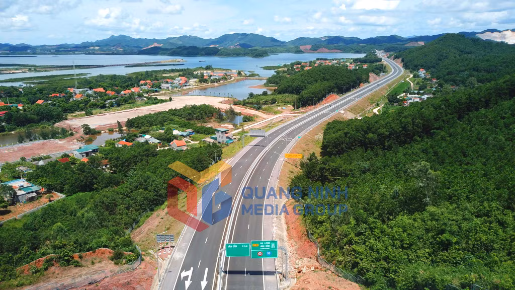 Cao tốc Hạ Long - Vân Đồn (9-2022). Ảnh: Đỗ Phương