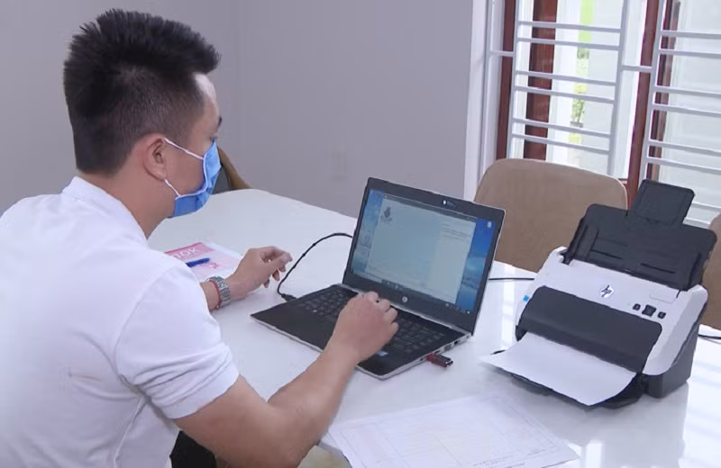 Người dân thực hiện nộp hồ sơ TTHC trên hệ thống Dịch vụ công trực tuyến của tỉnh.