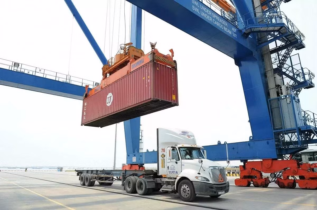 Bộ Công Thương đặt mục tiêu xuất nhập khẩu tăng trưởng 12% năm 2025 (Ảnh: Cấn Dũng)