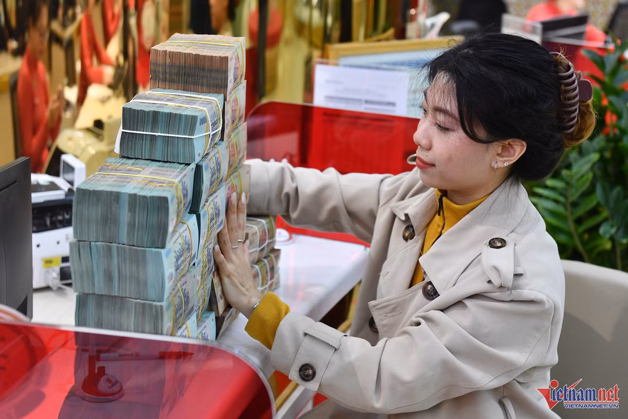 UBND TP Cần Thơ vừa đề xuất đánh thuế thu nhập người gửi tiền. Ảnh minh họa: Hoàng Hà