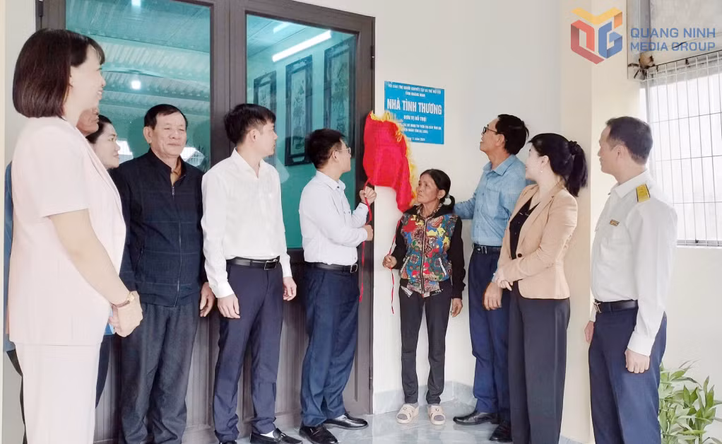 Hội Bảo trợ NKT-TMC tỉnh cùng các nhà hảo tâm, chính quyền địa phương tổ chức khánh thành "Nhà tình thương" cho bà Đỗ Thị Xuân (phường Đức Chính, TP Đông Triều) tháng 12/2024.