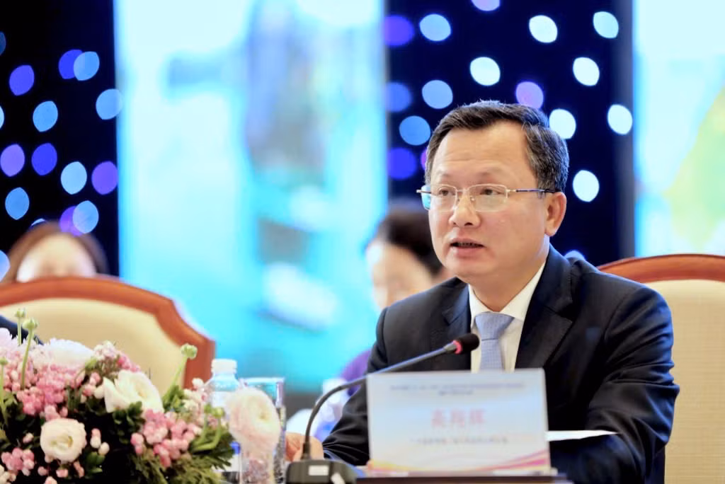 Đồng chí Cao Tường Huy, Phó Chủ tịch UBND tỉnh, phát biểu tại hội nghị.