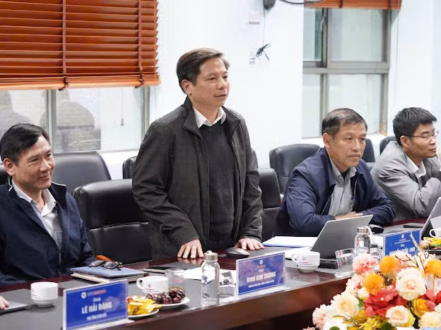 Ông Nguyễn Tuấn Anh,Chủ tịch HĐQT Công ty CP Nhiệt điện Quảng Ninh báo cáo tại buổi làm việc. Ảnh do đơn vị cung cấp