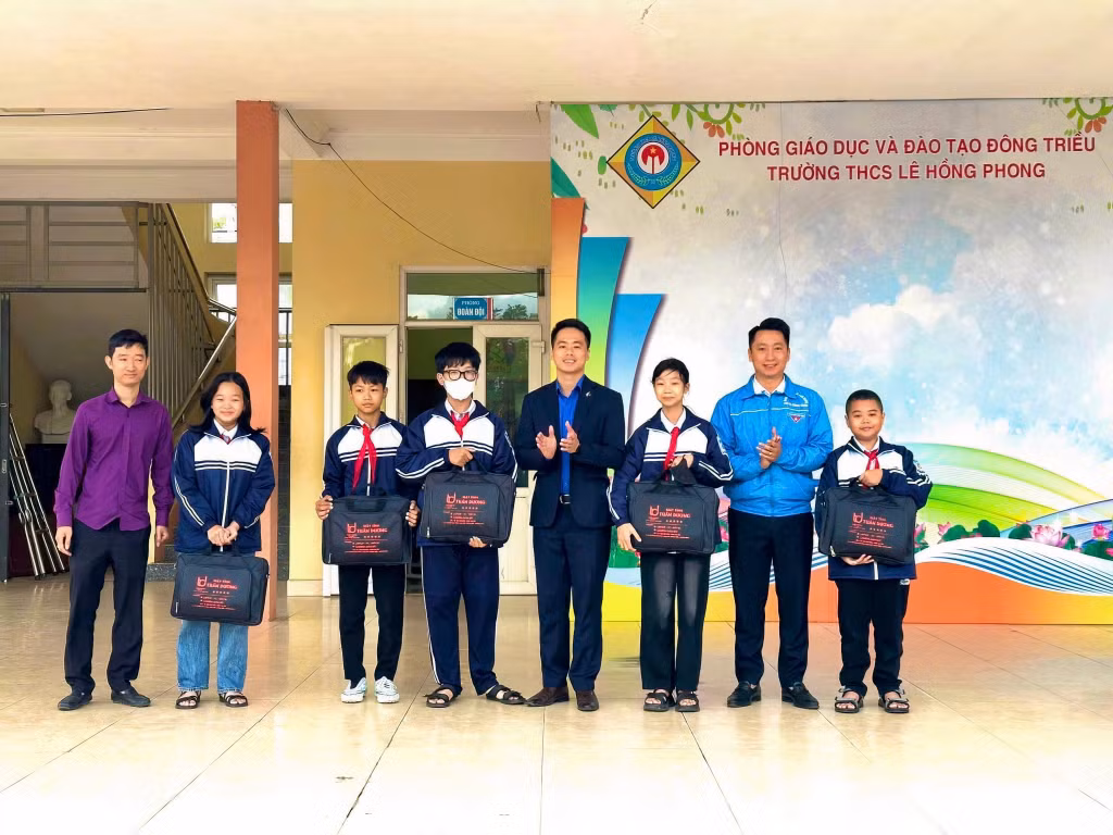 Tặng máy tính