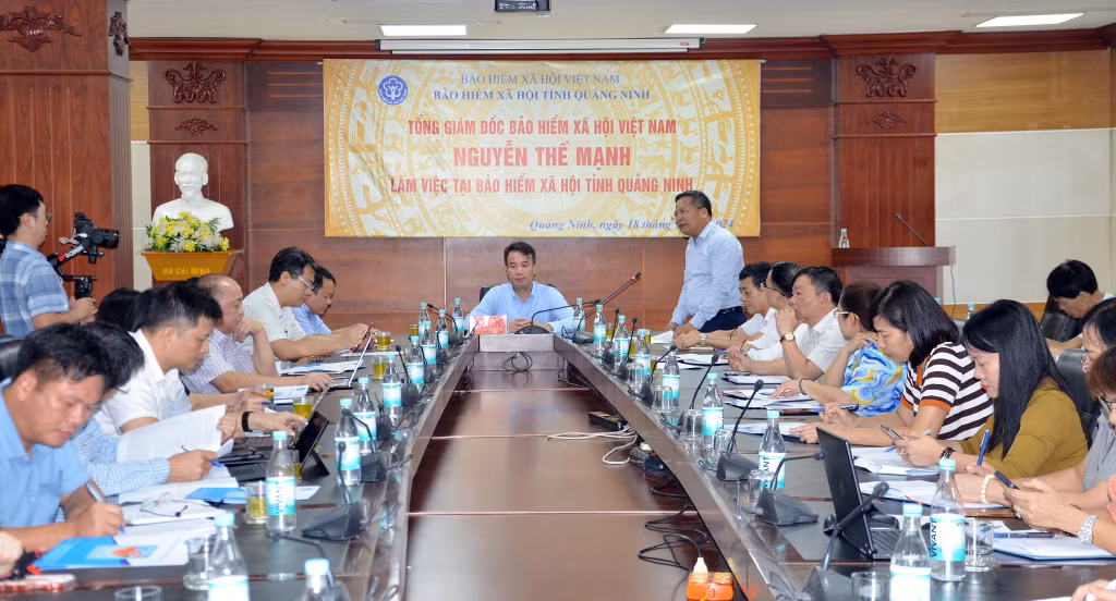 Lãnh đạo BHXH Việt Nam làm việc với BHXH tỉnh Quảng Ninh về công tác hỗ trợ khắc phục hậu quả mưa bão (tháng 9/2024).