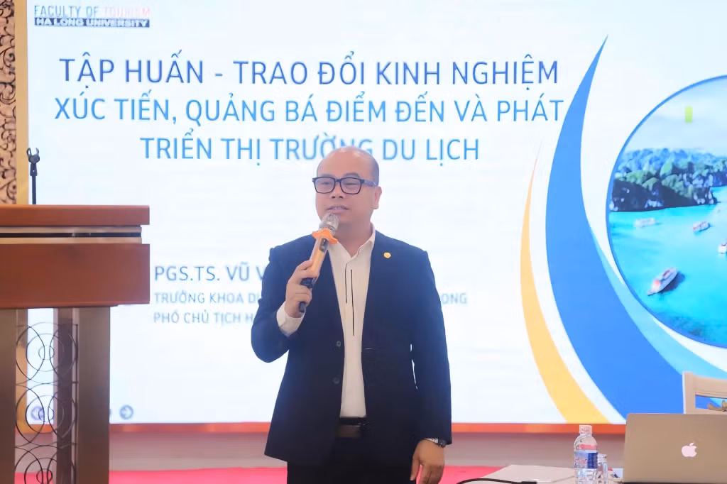 PGS.TS Vũ Văn Viện có vai trò quan trọng trong công tác đào tạo nhân lực du lịch của Trường Đại học Hạ Long.