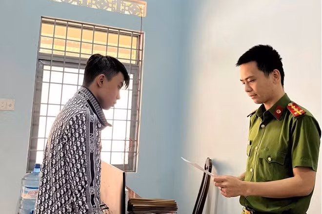 Nhân viên giao nhận Trần Văn Minh bị phát hiện tham ô tài sản. Ảnh: Công an cung cấp