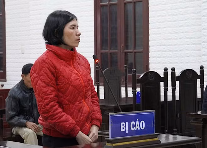 Bị cáo Loan bị tuyên án 16 năm tù vì tham ô hơn 2,3 tỉ đồng ngân sách. Ảnh: Huy Hoàng
