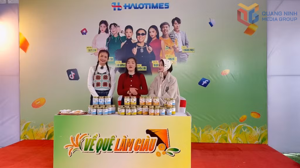 Hoa hậu Ngọc Châu, diễn viên Thu Hà Ceri livestream bán sản phẩm ruốc hàu Vân Đồn.