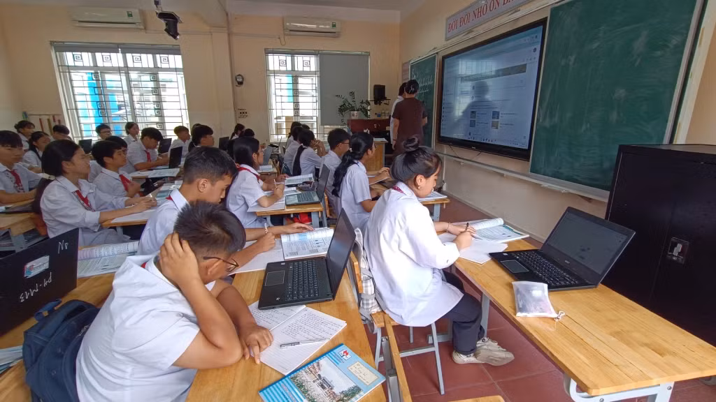 Một tiết học của học sinh tại Trường THCS Lý Tự Trọng, TP Hạ Long.