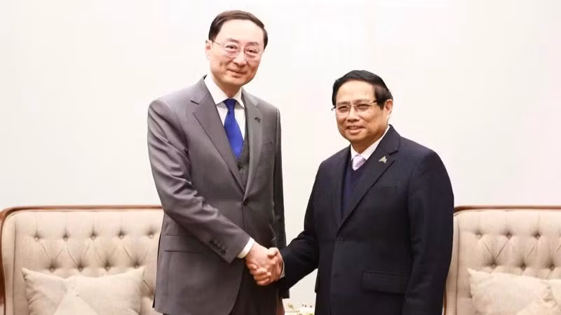 Thủ tướng Chính phủ Phạm Minh Chính và đồng chí Tôn Vệ Đông, Thứ trưởng Ngoại giao Trung Quốc. (Ảnh: TRẦN HẢI)