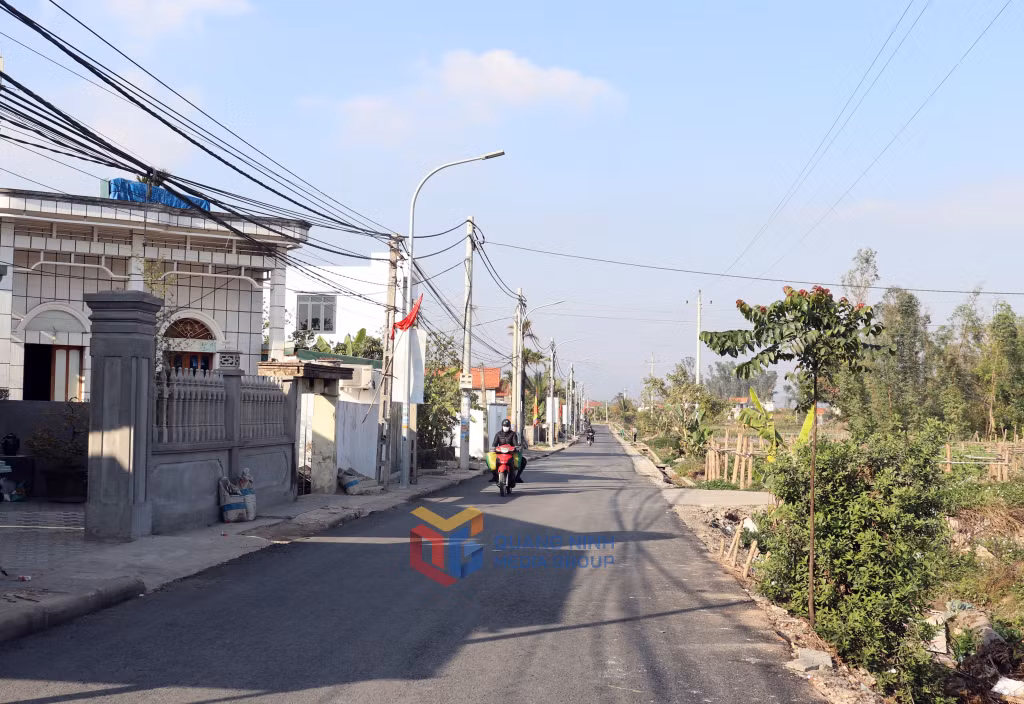 Tuyến đường bê tông nội thôn, tuyến đường điện chiếu sáng dài gần 700 thôn Giếng Méo là công trình chào mừng Đại hội Đảng bộ xã Tiền An, nhiệm kỳ 2025- 2030. 