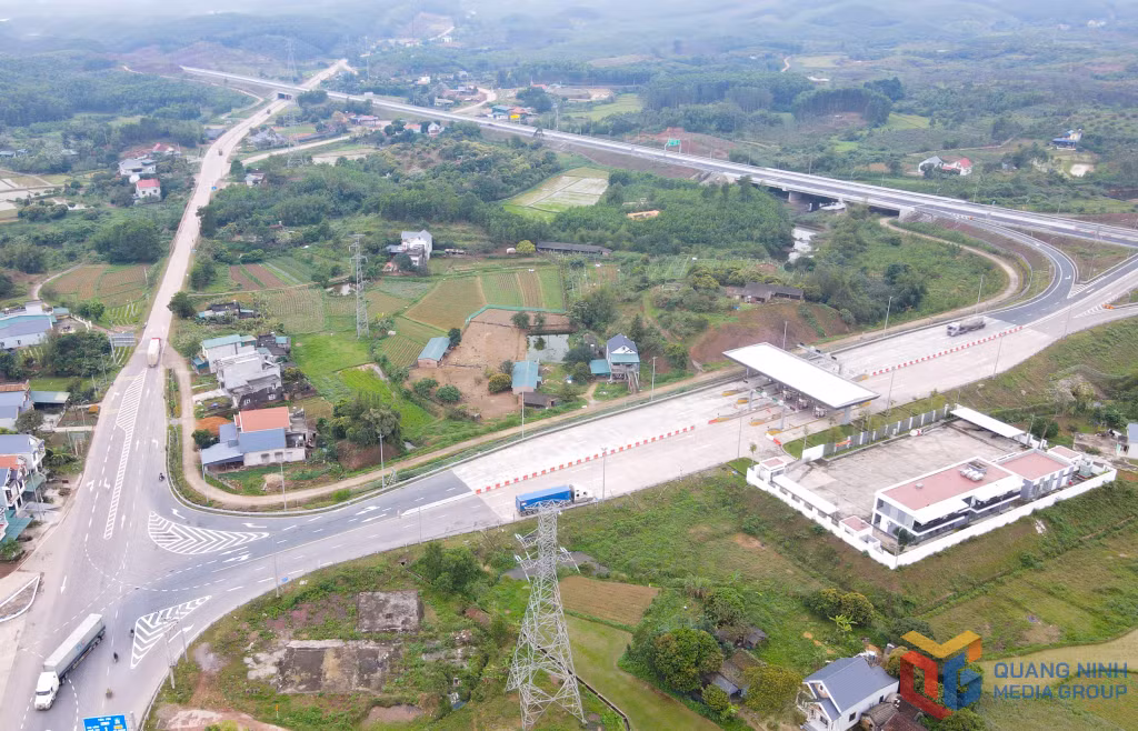 Giao thông thuận lợi là điều kiện để huyện Đầm Hà đẩy mạnh thu hút đầu tư, phát triển kinh tế.