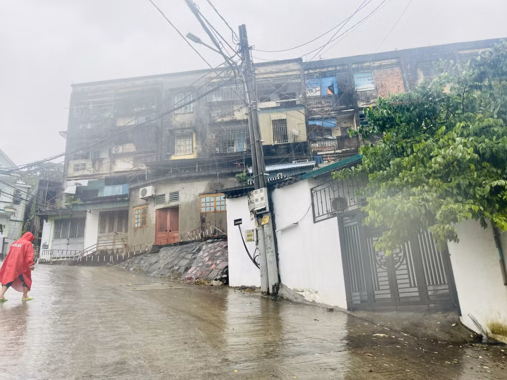 Chung cư 4 tầng sau Trường THPT Hòn Gai (phường Hồng Hải) là một trong 6 chung cư cấp D trên địa bàn TP Hạ Long.
