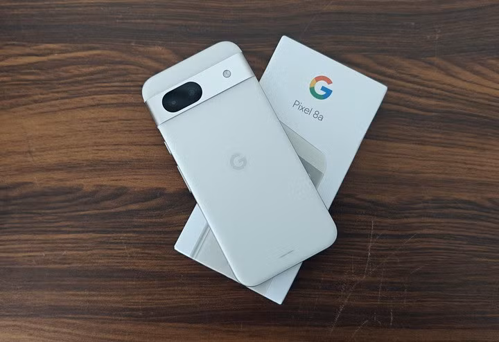 Google Pixel 8a.