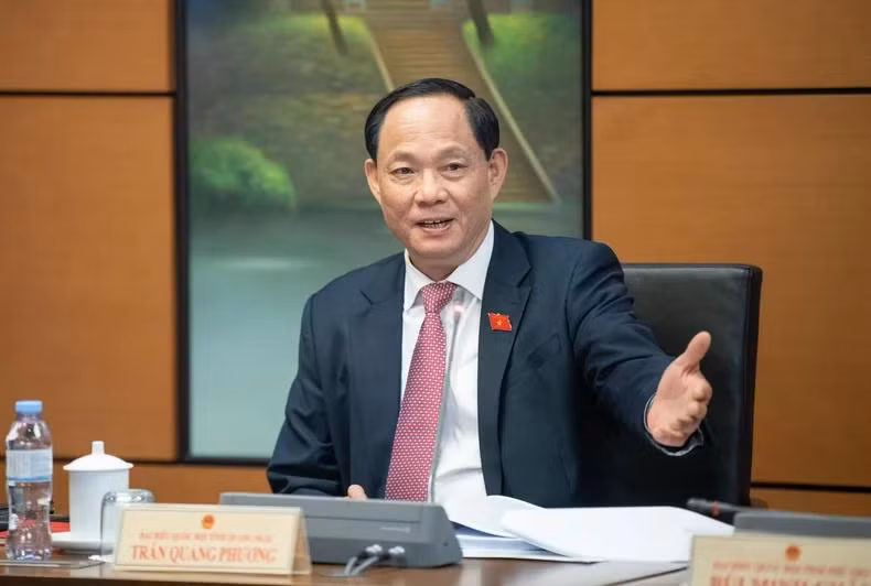 Phó Chủ tịch Quốc hội Trần Quang Phương nêu ý kiến trong phiên thảo luận tại tổ.