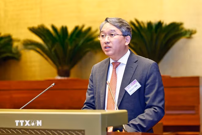Bộ trưởng Bộ Tư pháp Nguyễn Hải Ninh phát biểu giải trình, làm rõ một số vấn đề đại biểu Quốc hội nêu. (Ảnh: Doãn Tấn/TTXVN)