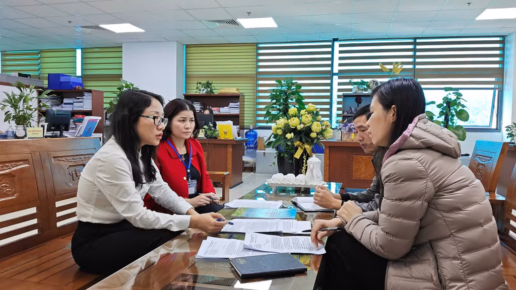Lãnh đạo Sở GD&amp;ĐT cùng cán bộ các phòng chuyên môn thảo luận, đánh giá hiệu quả chương trình hợp tác giáo dục, đào tạo với tỉnh Quảng Tây và thống nhất một số giải pháp nâng cao chất lượng công tác phối hợp trong thời gian tới.