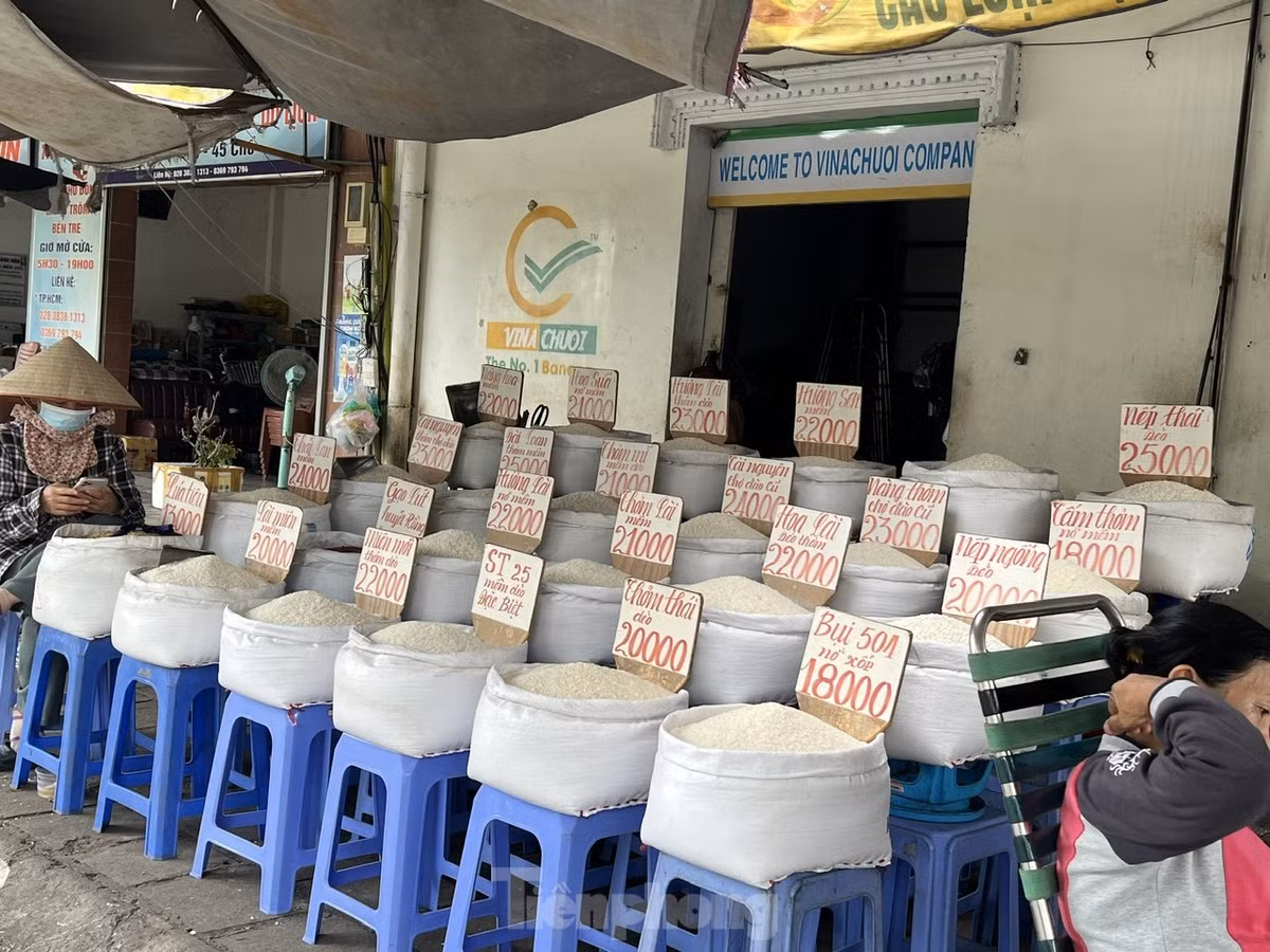 Nhiều sạp gạo, đại lý gạo đều ghi nhận sức mua chậm sau Tết Nguyên đán