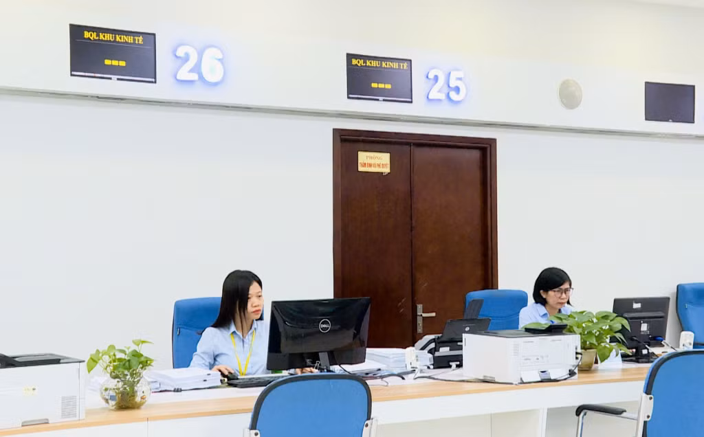 Hiện nay, cán bộ công chức các ngành, lĩnh vực đều sử dụng tối đa dữ liệu số hóa để thẩm định thành phần hồ sơ, tiếp nhận và giải quyết thủ tục hành chính trực tuyến.