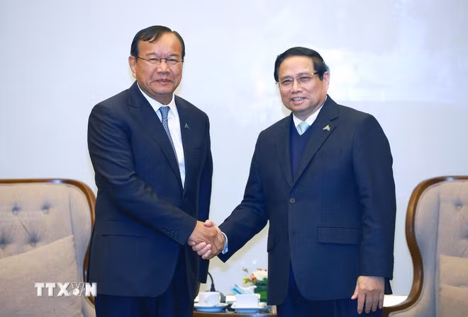 Thủ tướng Phạm Minh Chính tiếp Phó Thủ tướng, Bộ trưởng Ngoại giao và Hợp tác quốc tế Campuchia Prak Sokhonn. (Ảnh: Dương Giang/TTXVN)