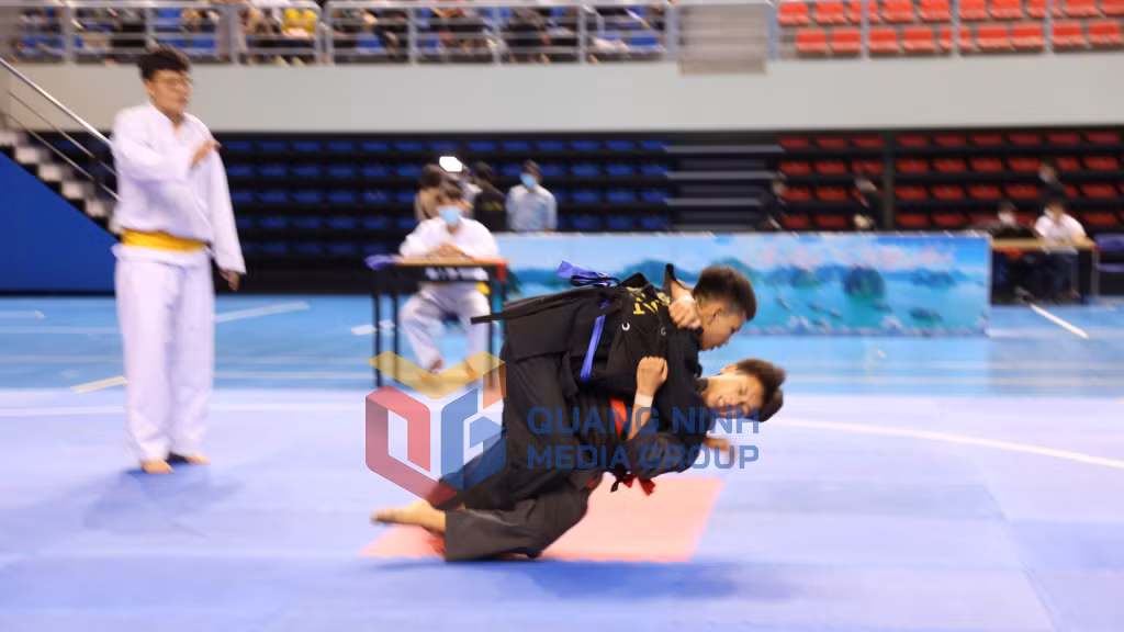 Thi đấu Pencak Silat.