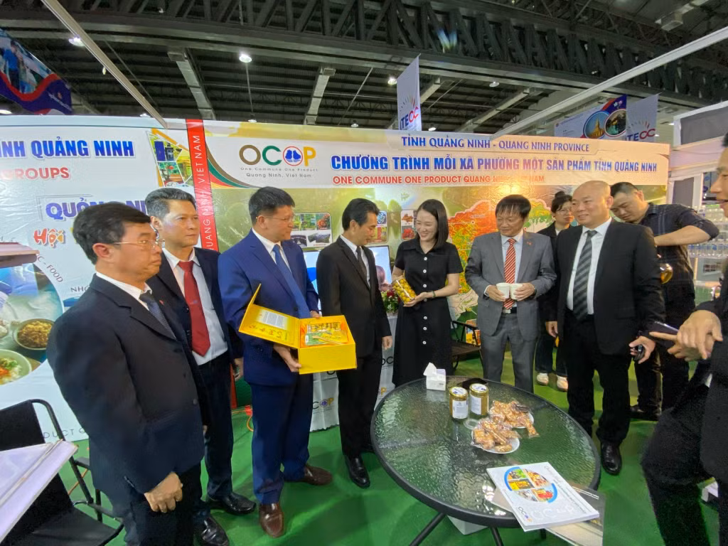 Các sản phẩm OCOP Quảng Ninh được giới thiệu tại Hội chợ Thương mại Việt - Lào 2024.