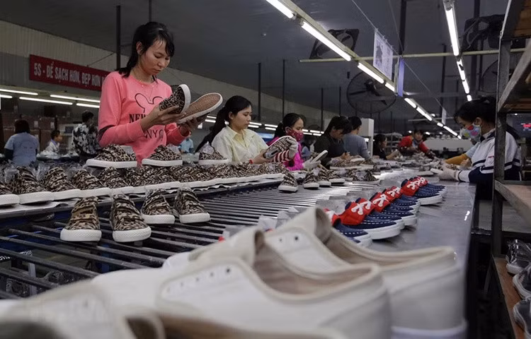 Xuất khẩu giày dép khởi sắc “sớm”